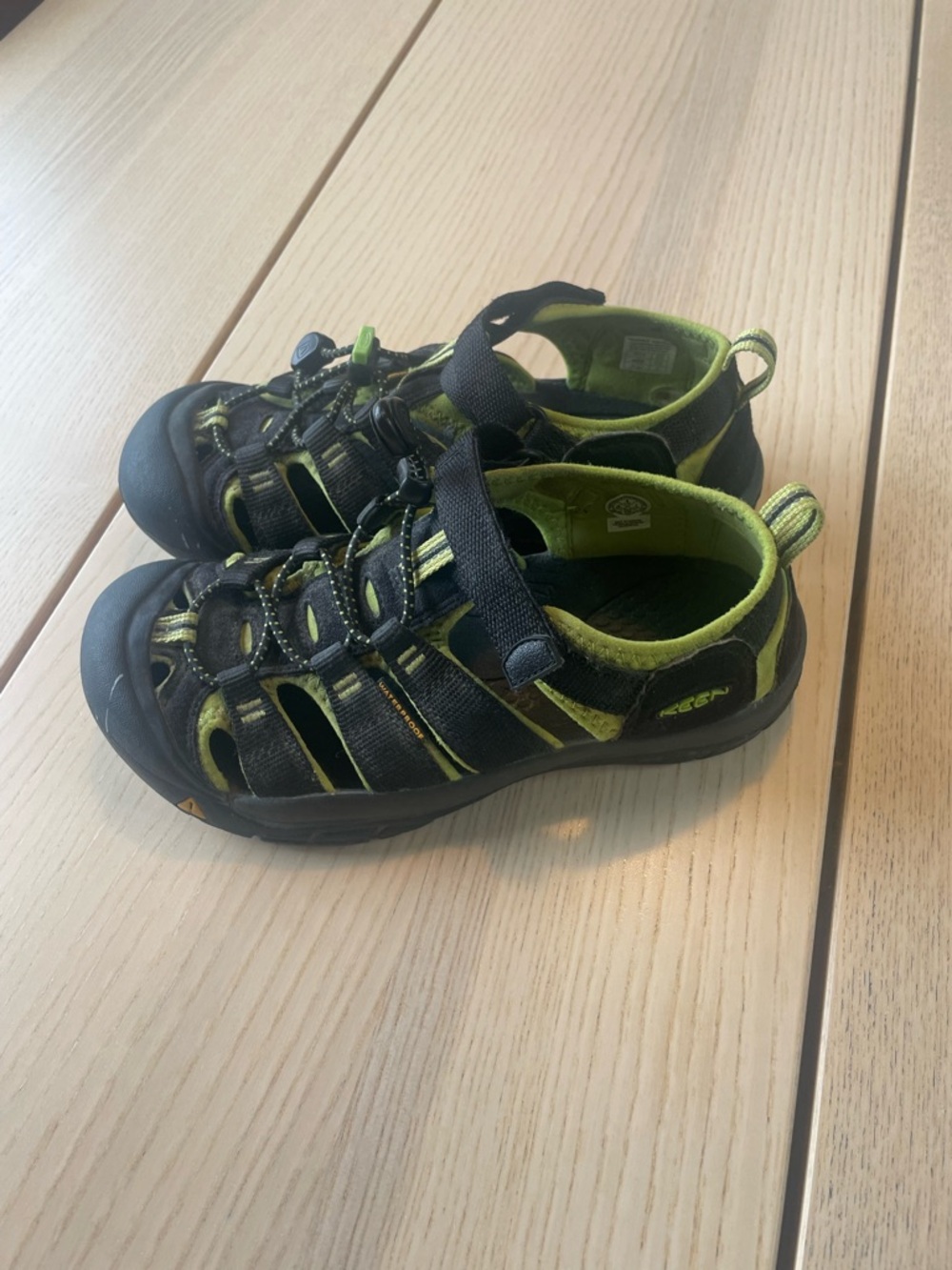 Keen Kids' Newport H2 Black and Lime Outdoor Sport Sandals youth size 4 sandals